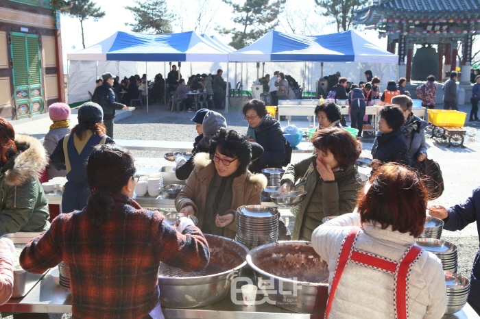 오늘 동지冬至 팥죽 먹고 기운 '팥팥!'
