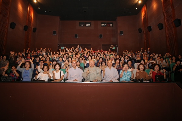8월 5일 부산 홍법사가 영화 '나랏말싸미' 단체관람을 다녀왔다.