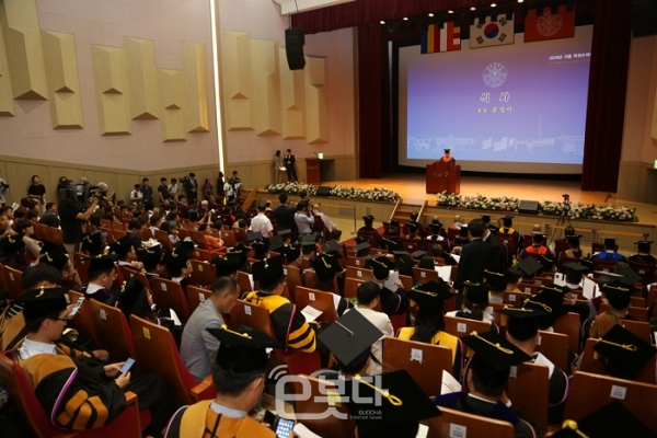 동국대학교는 22일 오전 11시 서울캠퍼스 본관 중강당에서 2019년 가을 학위수여식을 개최했다. (사진=동국대)