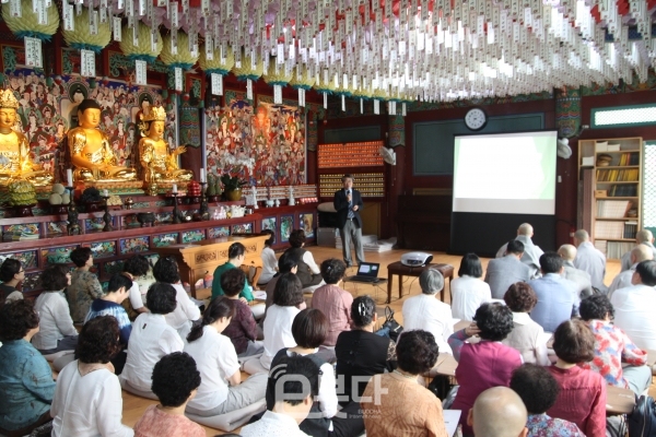 조계종 민족공동체추진 부산지역본부(본부장 심산 스님)가 30일 원오사 대웅전에서 ‘제17차 정기 강연회’를 개최했다.
