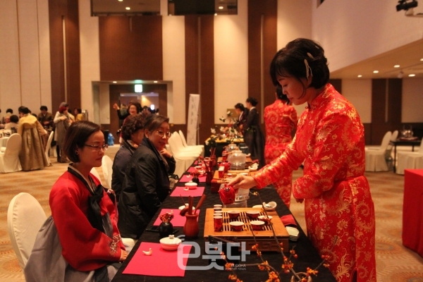 BBS울산불교방송은 21일 ‘차향 가득한 제11회 울산차문화한마당’을 개최했다.