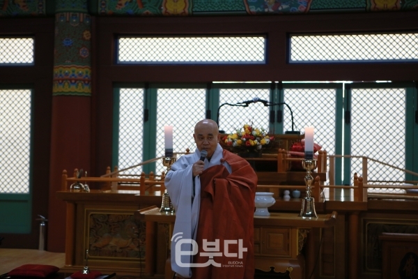 부산불교연합회 회장 경선 스님(범어사 주지)