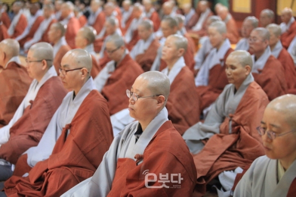 불기2563(2019)년 하안거 결제일 스님들의 모습