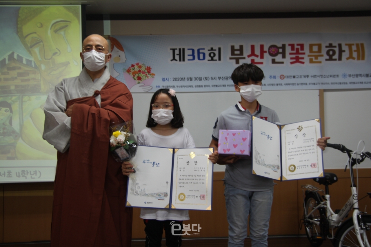 대상을 수상한 김보송·강지민 어린이
