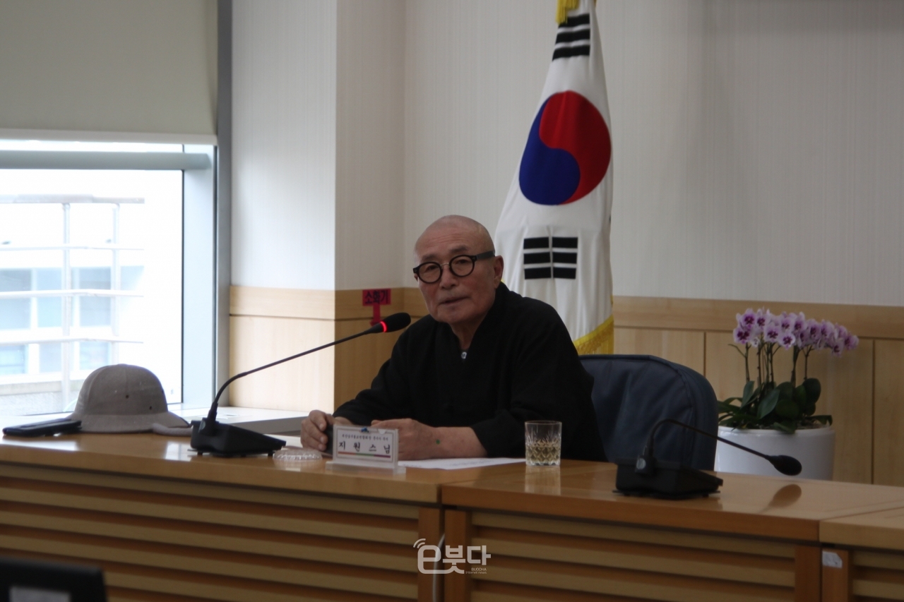 부산남구불교연합회 회장이자 사회복지법인 문수복지재단 대표이사 지원 스님
