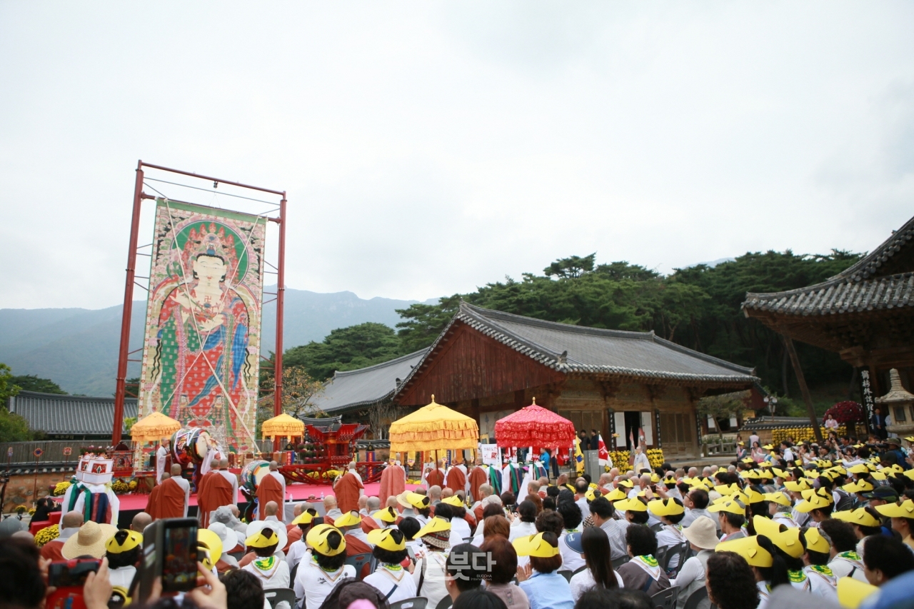 통도사는 9월 말부터 10월까지 '제1375주년 개산대재 – 천년의 문화를 함께 나누다'를 봉행한다. 사진은 지난해 괘불헌공의식 모습.