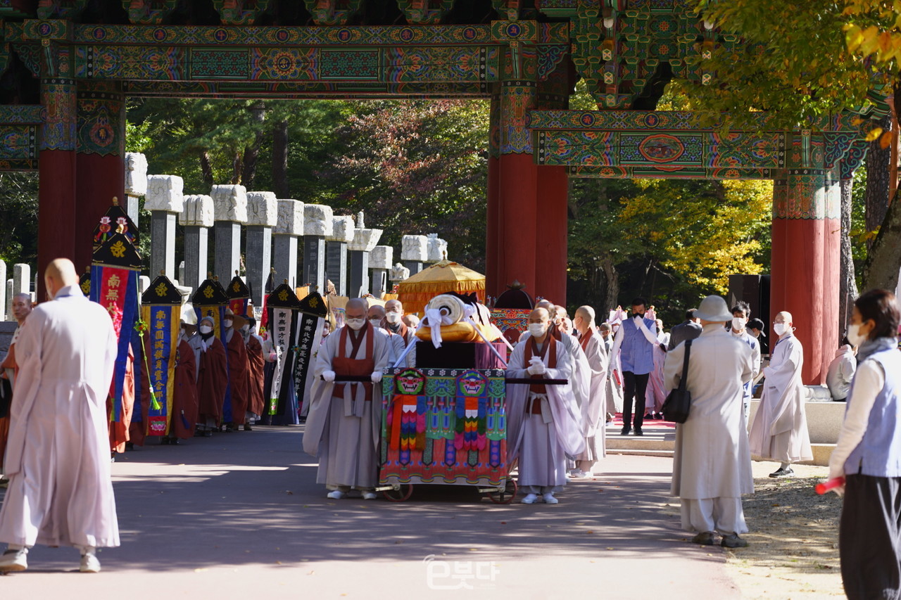 영축총림 통도사는 개산 1376주년을 맞아 9월 18일부터 10월 17일까지 영축문화축제를 펼친다. 사진은 작년 행사모습.