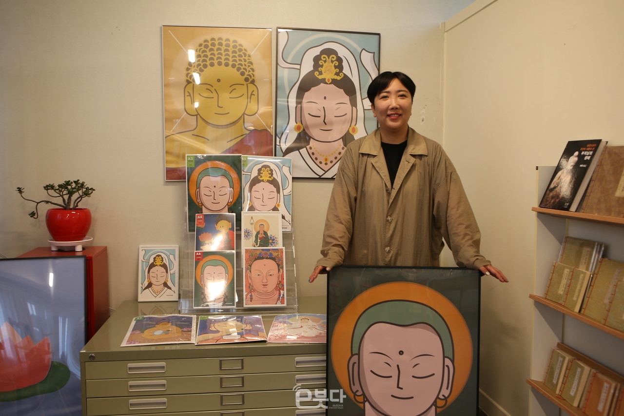 불교 시각디자인 스튜디오 ‘추추비니’의 심효빈 대표