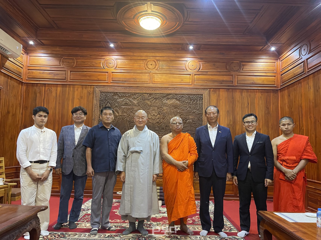 한나래문화재단은 PAO temple을 방문해 700여 스님들의 교육을 위한 보시금을 전달했다.