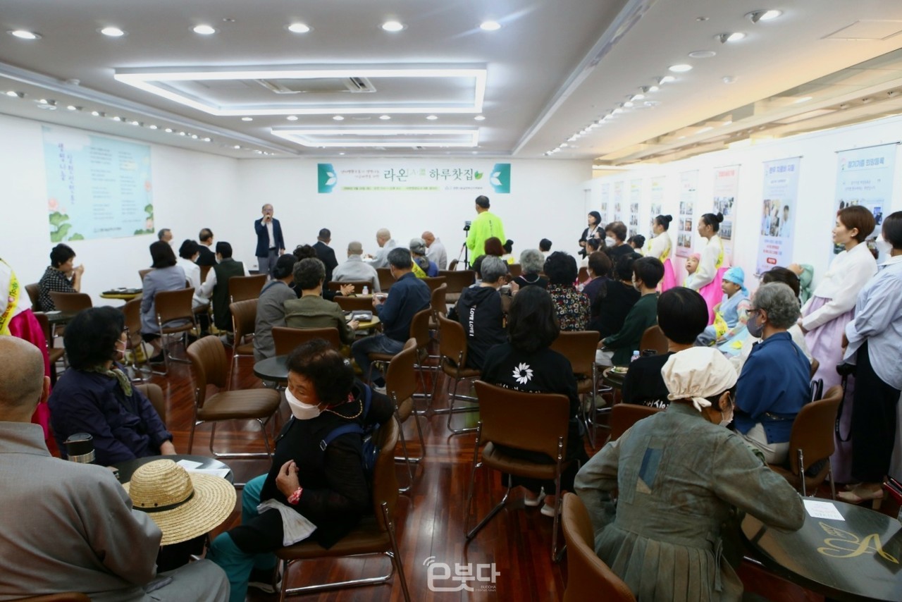 생명나눔실천 부산지역본부가 24일 난치병 환우를 위한 하루찻집을 개최했다.