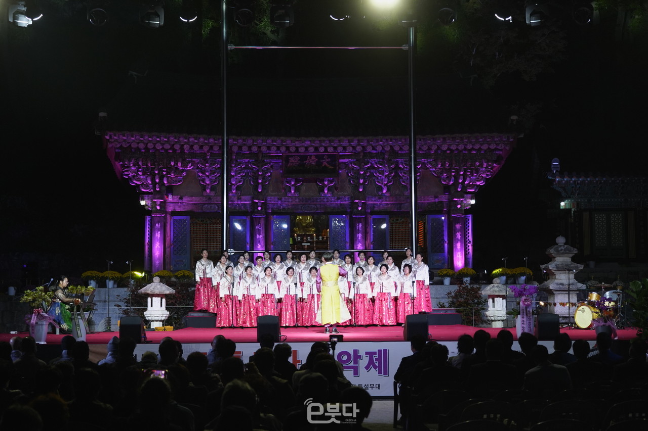 ‘2022 불보산 성주사 산사음악제’가 15일 경내 대웅전 앞 특설무대에서 개최됐다.