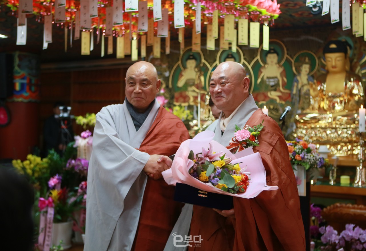 가야불교문화원 제8대 이사장에 은하사 주지 혜수 스님이 취임했다.