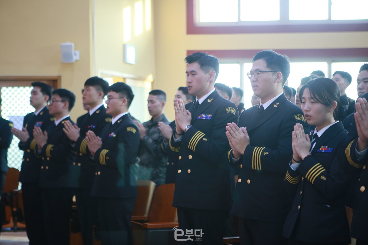 해군사관학교 호국사에서 ‘제78기 사관생도 졸업 및 임관 축하법회’가 봉행됐다.